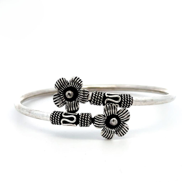 Double Flower Pattern Oxidized Bangle